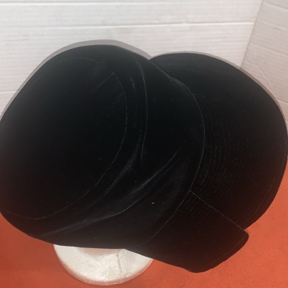 Vintage 1950’s Velvet Romance hat w/side flap design BRAND NEW CONDITION AMAZING - Picture 5 of 8